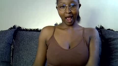 Snapshot of cocobaby_ chatting on 07-08-26, 12:20 Coco online show from 07-08-26, 12:20