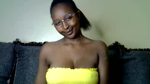 Snapshot of cocobaby_ chatting on 07-19-26, 02:37 Coco online show from 07-19-26, 02:37
