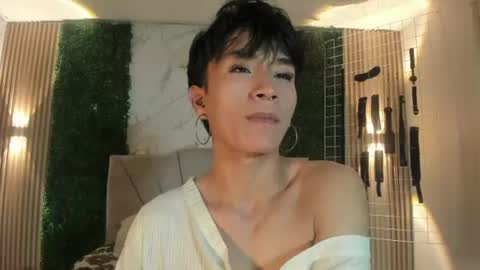 COCO online show from 07-30-26, 05:28