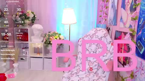 Mia online show from 02-11-25, 12:17