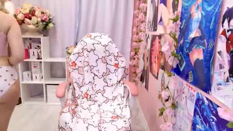 Mia online show from 09-19-25, 03:24