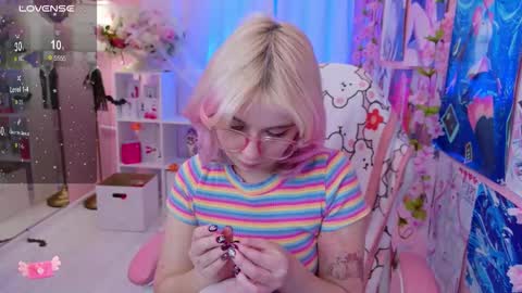 Mia online show from 10-22-25, 05:34