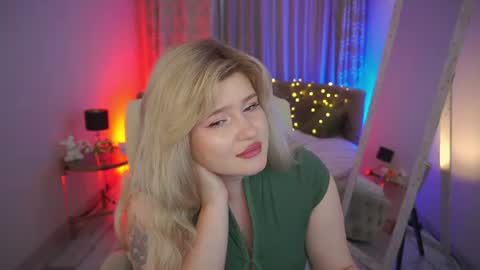 Snapshot of cocosecretss chatting on 07-14-26, 10:21 onlyfans amyleyy online show from 07-14-26, 10:21