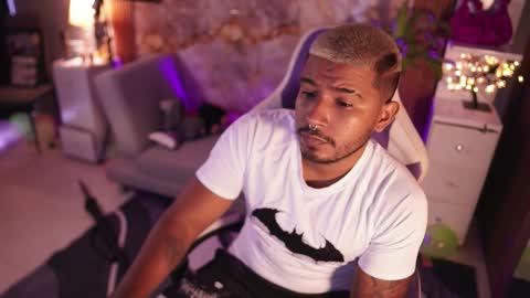 Snapshot of coffeman08 chatting on 11-02-25, 01:24 Andres online show from 11-02-25, 01:24