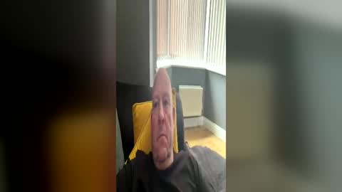 Snapshot of col4nows chatting on 06-12-26, 11:31 col4nows online show from 06-12-26, 11:31