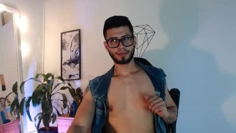 Snapshot of colby_smit chatting on 05-18-26, 06:25 Colby online show from 05-18-26, 06:25