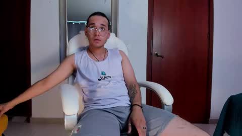 Snapshot of colecruz chatting on 10-06-25, 07:11 Cole online show from 10-06-25, 07:11