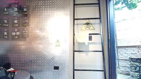 Snapshot of colethunder chatting on 01-10-25, 05:56 ColeThunder online show from 01-10-25, 05:56