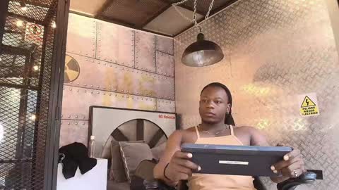 Snapshot of colethunder chatting on 01-13-25, 07:21 ColeThunder online show from 01-13-25, 07:21