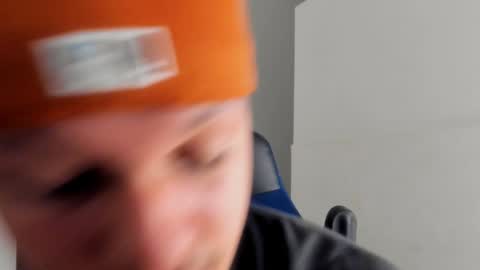 Snapshot of colin_prince2 chatting on 01-12-25, 03:39 COLIN online show from 01-12-25, 03:39