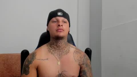 Snapshot of colin_prince2 chatting on 03-08-25, 02:23 COLIN online show from 03-08-25, 02:23