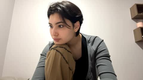 Milana online show from 04-17-26, 02:09