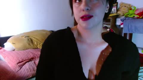 Snapshot of collette_beaufoy chatting on 06-13-26, 06:11 Collette online show from 06-13-26, 06:11