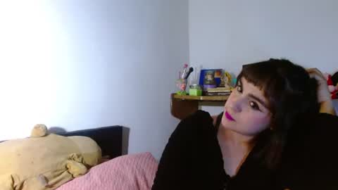 Snapshot of collette_beaufoy chatting on 06-15-26, 05:09 Collette online show from 06-15-26, 05:09