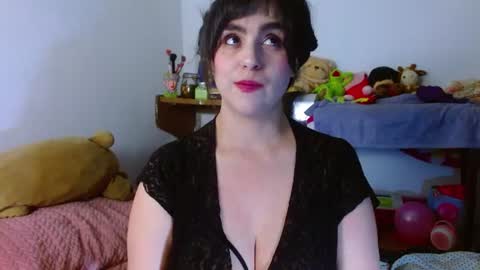Snapshot of collette_beaufoy chatting on 06-16-26, 03:42 Collette online show from 06-16-26, 03:42