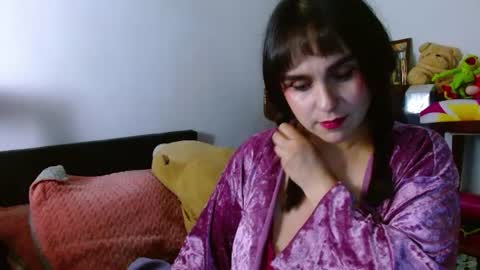 Snapshot of collette_beaufoy chatting on 06-22-26, 05:37 Collette online show from 06-22-26, 05:37