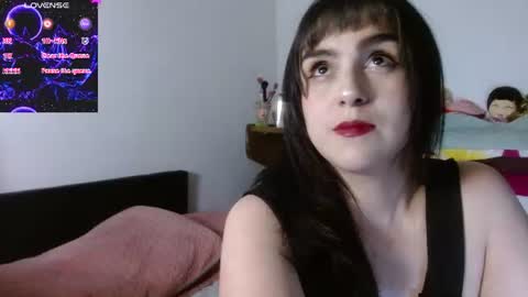 Snapshot of collette_beaufoy chatting on 06-27-26, 04:17 Collette online show from 06-27-26, 04:17