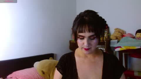 Snapshot of collette_beaufoy chatting on 06-28-26, 05:02 Collette online show from 06-28-26, 05:02