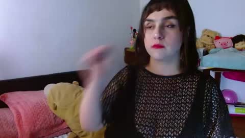 Snapshot of collette_beaufoy chatting on 07-18-26, 12:15 Collette online show from 07-18-26, 12:15