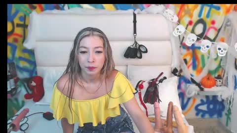 Snapshot of collins_aria chatting on 10-09-25, 11:30 valentina online show from 10-09-25, 11:30