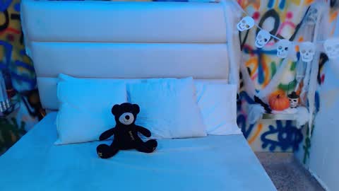 Snapshot of collins_aria chatting on 10-11-25, 02:26 valentina online show from 10-11-25, 02:26