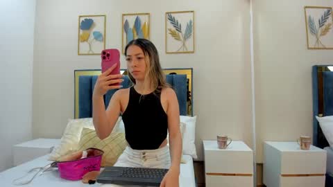 Snapshot of collins_aria chatting on 05-28-26, 12:24 valentina online show from 05-28-26, 12:24