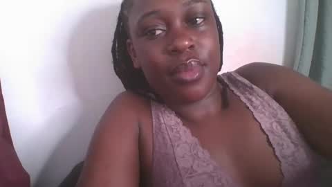 Snapshot of comicalcara chatting on 01-14-25, 12:00 Cara online show from 01-14-25, 12:00