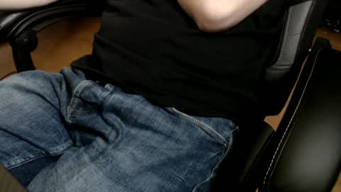 Snapshot of commanderchip chatting on 01-15-25, 04:32 commanderchip online show from 01-15-25, 04:32