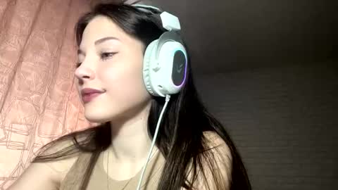 Snapshot of conchitaderricott chatting on 09-26-25, 01:15 Bella online show from 09-26-25, 01:15