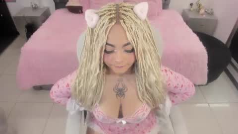 Snapshot of conny_curly chatting on 06-30-26, 02:40 Conny online show from 06-30-26, 02:40