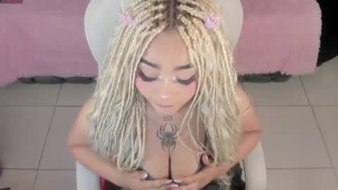 Snapshot of conny_curly chatting on 07-09-26, 12:53 Conny online show from 07-09-26, 12:53