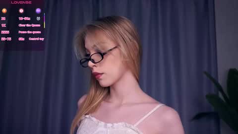 Hello im Sofia Welcme to my room .More hugs and kiss for you online show from 11-02-25, 06:16