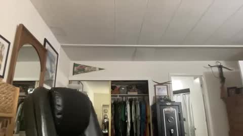 cookoosnest online show from 10-04-25, 04:43