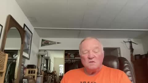 cookoosnest online show from 10-05-25, 03:10