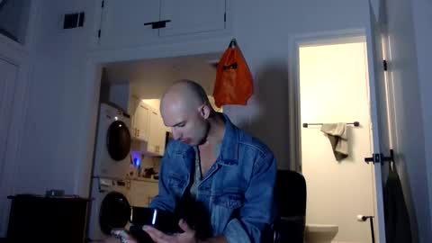 Snapshot of coopersmiths chatting on 01-15-26, 06:40 VADONIS online show from 01-15-26, 06:40