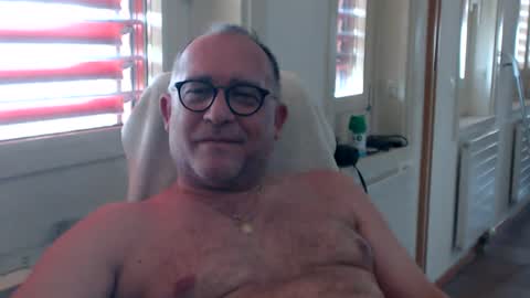 Snapshot of coquin369 chatting on 08-03-26, 09:04 Coquin369 online show from 08-03-26, 09:04