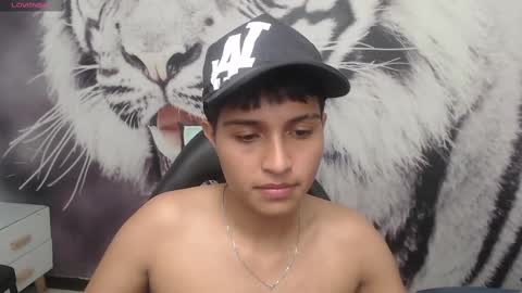 Snapshot of cora_gunn chatting on 02-01-25, 12:29 Cora online show from 02-01-25, 12:29