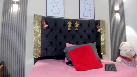 Snapshot of coraliebronson chatting on 12-17-25, 10:05 Coralie Bronson online show from 12-17-25, 10:05