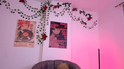 Snapshot of coraliebronson chatting on 06-20-26, 12:25 Coralie Bronson online show from 06-20-26, 12:25