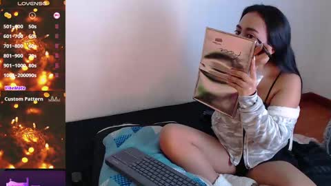 Snapshot of coraline2911 chatting on 12-20-24, 11:00 coraline2911 online show from 12-20-24, 11:00