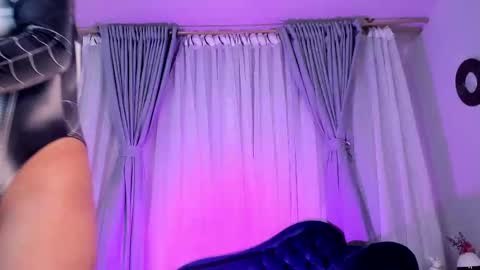 Snapshot of coralinericce_ chatting on 09-11-25, 10:10 Coral Stefani online show from 09-11-25, 10:10