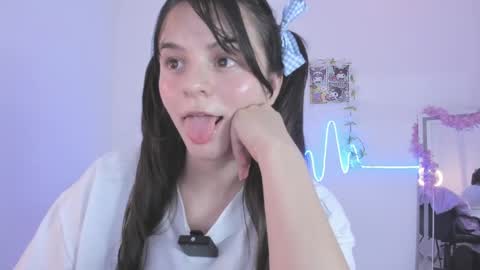Snapshot of coralinexxx07 chatting on 05-25-26, 02:17 Coraline uwu Bienvenidos al dulce mundo de Coraline Hola amores soy Coraline Una chica tierna juguetona online show from 05-25-26, 02:17