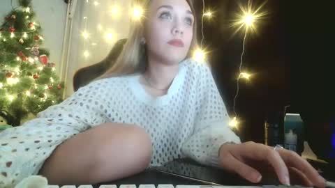 Snapshot of corn_404 chatting on 12-24-24, 02:22 Nata and Raf online show from 12-24-24, 02:22