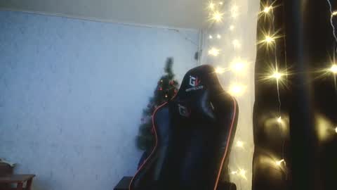 Snapshot of corn_404 chatting on 12-25-24, 11:43 Nata and Raf online show from 12-25-24, 11:43