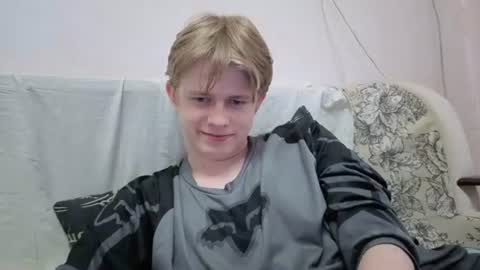 Snapshot of cosm2312 chatting on 06-27-26, 04:01 Andrew online show from 06-27-26, 04:01