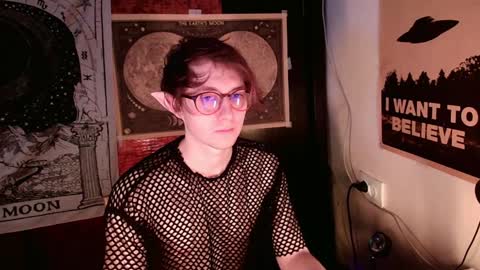 Snapshot of cosmonudes chatting on 01-10-25, 05:13 Barry online show from 01-10-25, 05:13