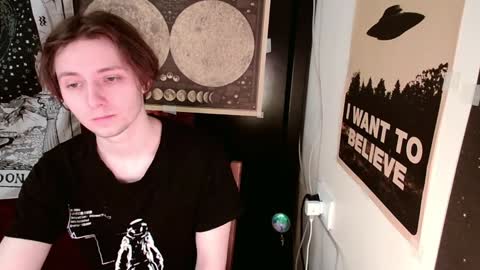 Snapshot of cosmonudes chatting on 02-05-25, 06:37 Barry online show from 02-05-25, 06:37