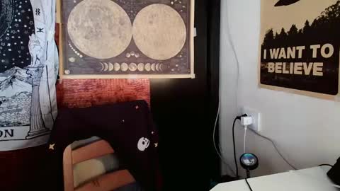 Snapshot of cosmonudes chatting on 02-28-25, 12:09 Barry online show from 02-28-25, 12:09