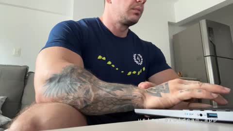 couplemuscle40 online show from 10-01-25, 12:44