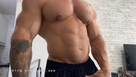 couplemuscle40 online show from 01-08-26, 04:20